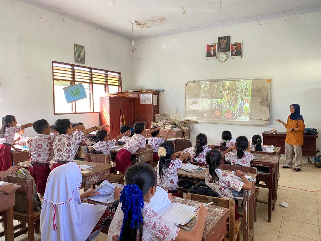 Students learn about orangutans